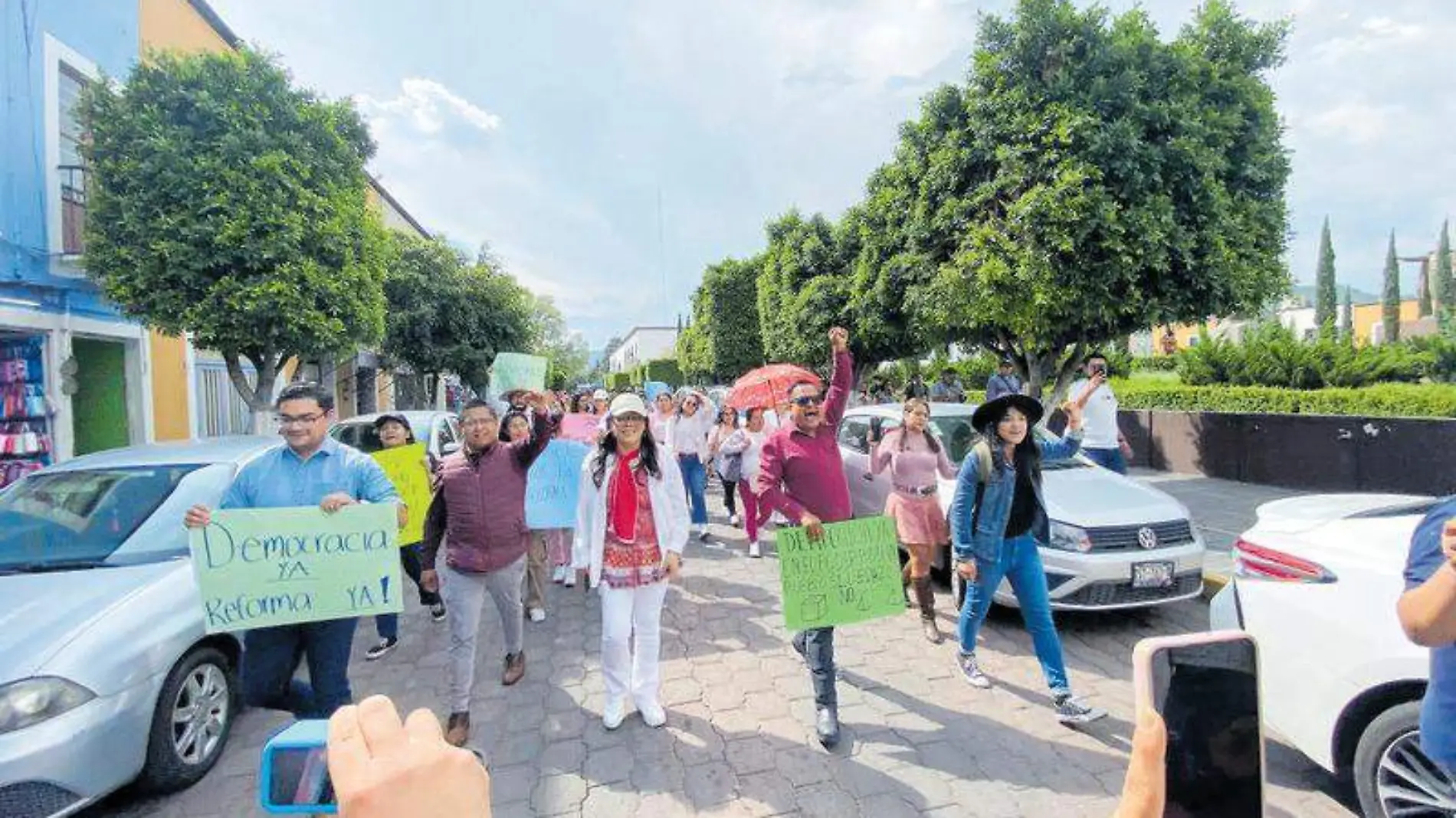 Un grupo de jóvenes marchó por las principales calles de la Capital 